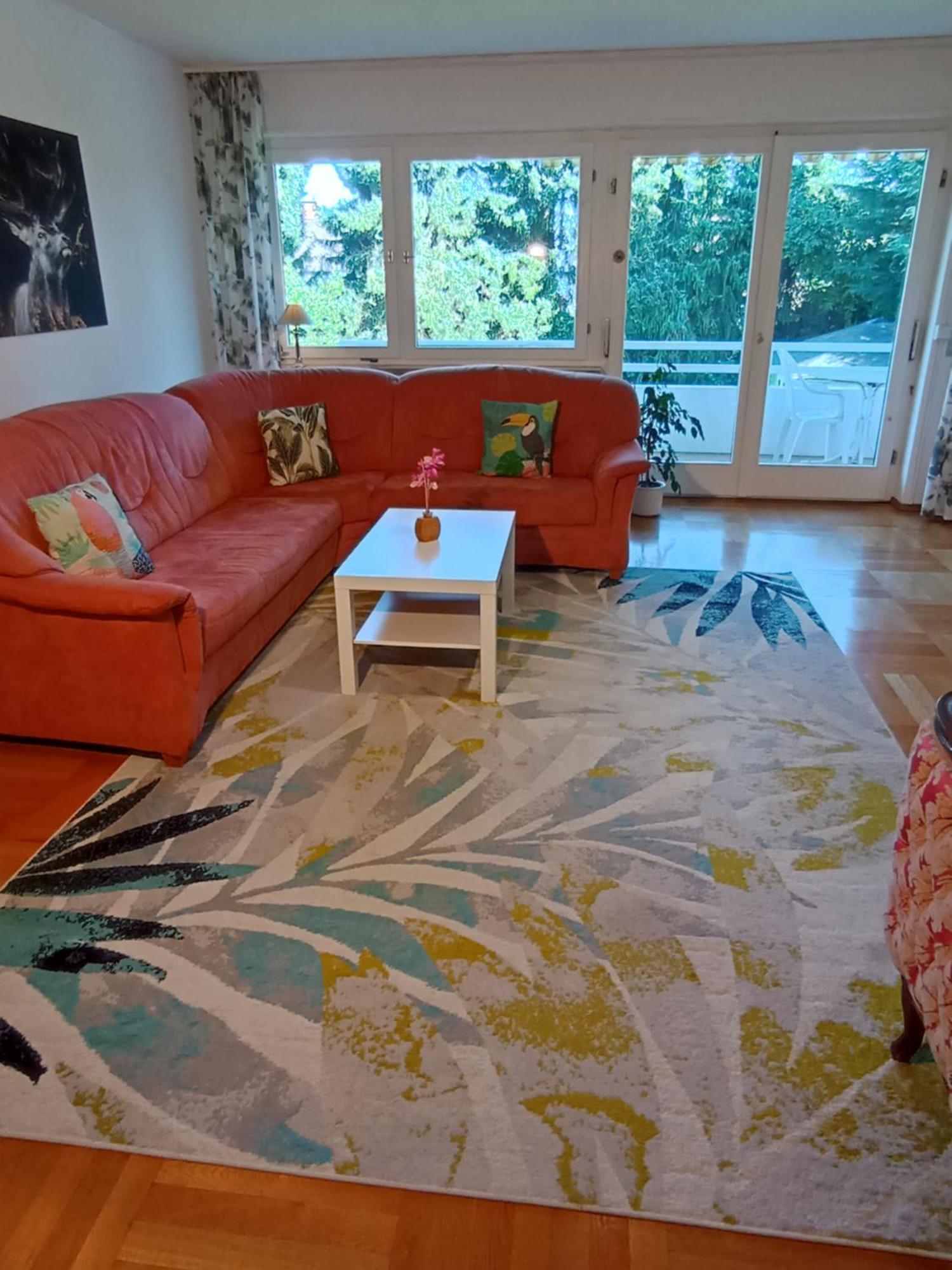Exklusive Lage, Sehr Grosse Mit Gartenblick - Haemmerle Rot *