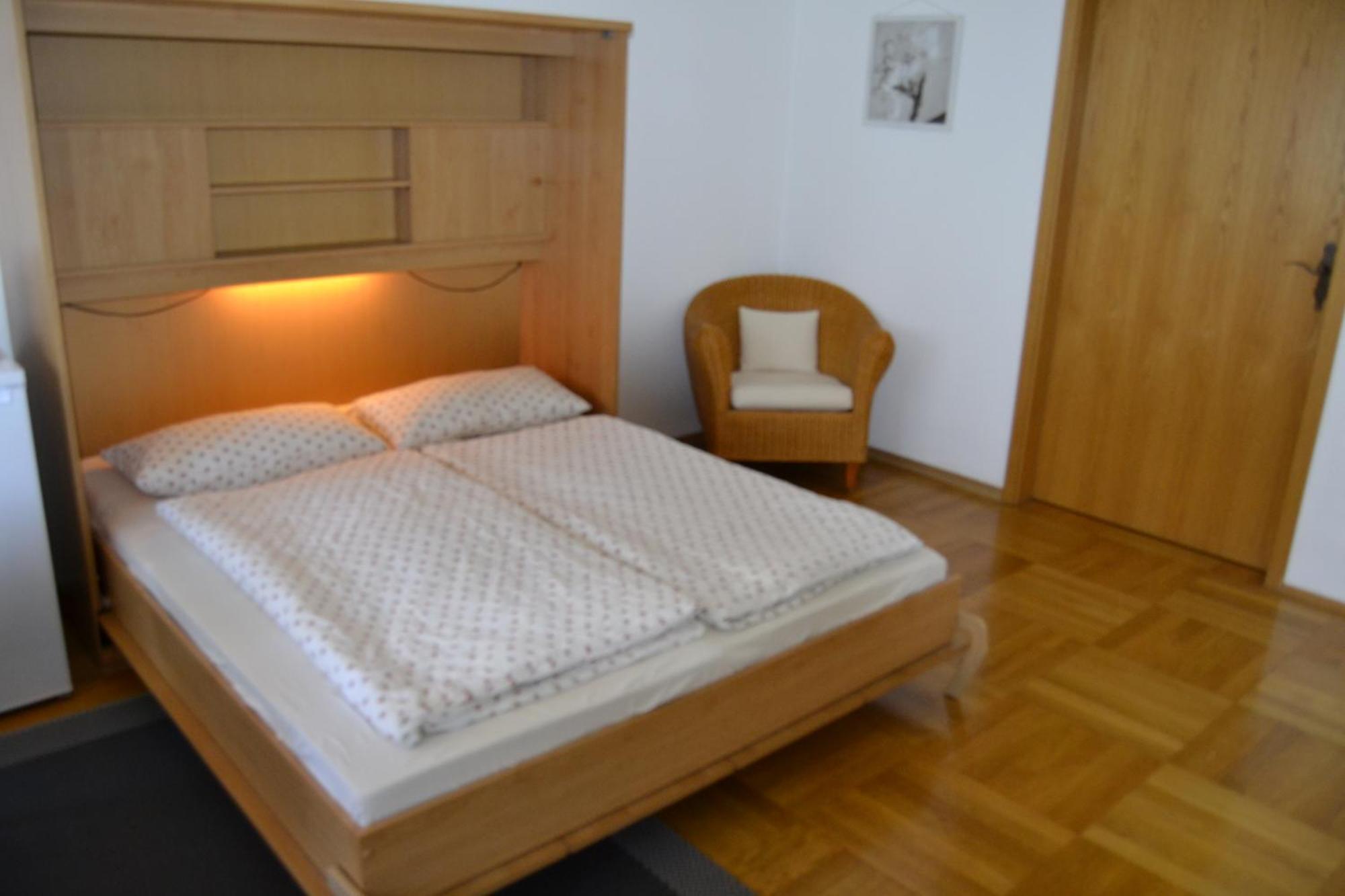 Apartment Exklusive Lage, Sehr Grosse Mit Gartenblick - Haemmerle Rot *